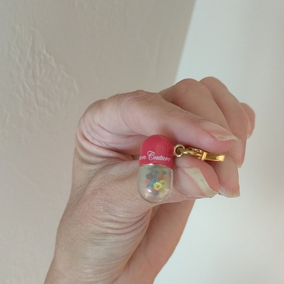 JUICY COUTURE PILL 💊 CHARM! - Picture 14 of 15